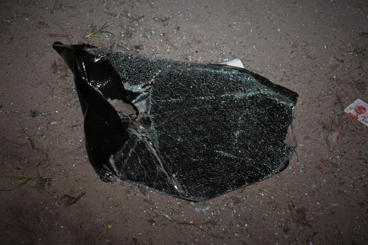 Два в одном: пьяный водитель без прав перевернулся в ДТП на Набережной 5