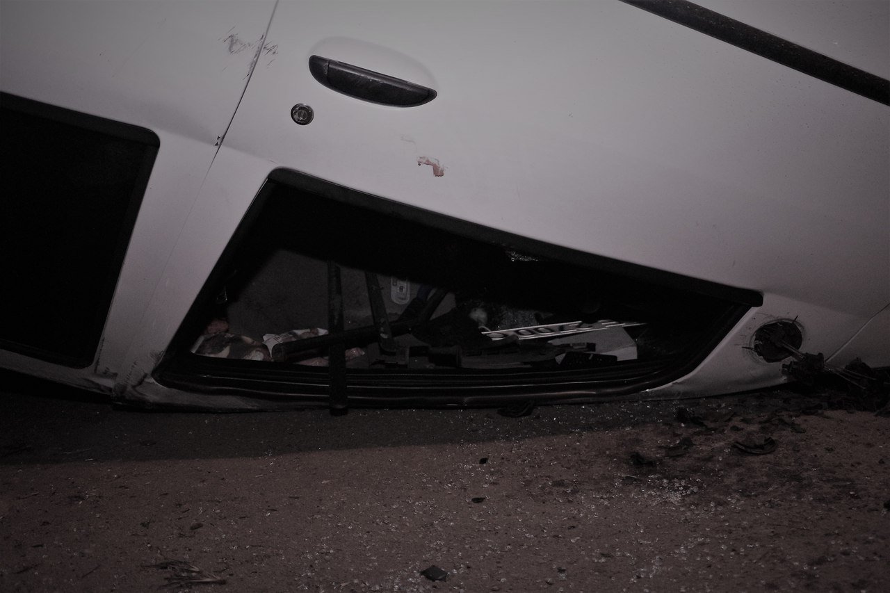 Два в одном: пьяный водитель без прав перевернулся в ДТП на Набережной 11