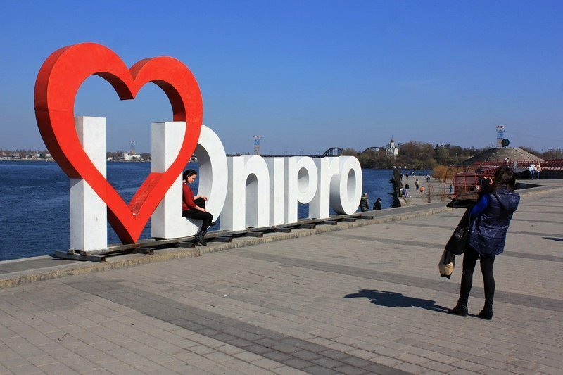 Солнце, птички и люди в футболках: в Днепр пришла настоящая весна 2