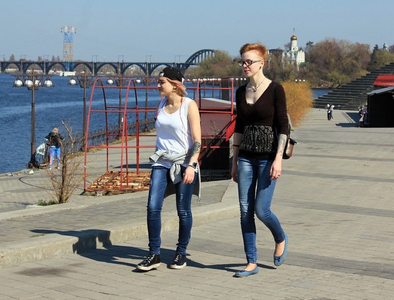 Солнце, птички и люди в футболках: в Днепр пришла настоящая весна 3