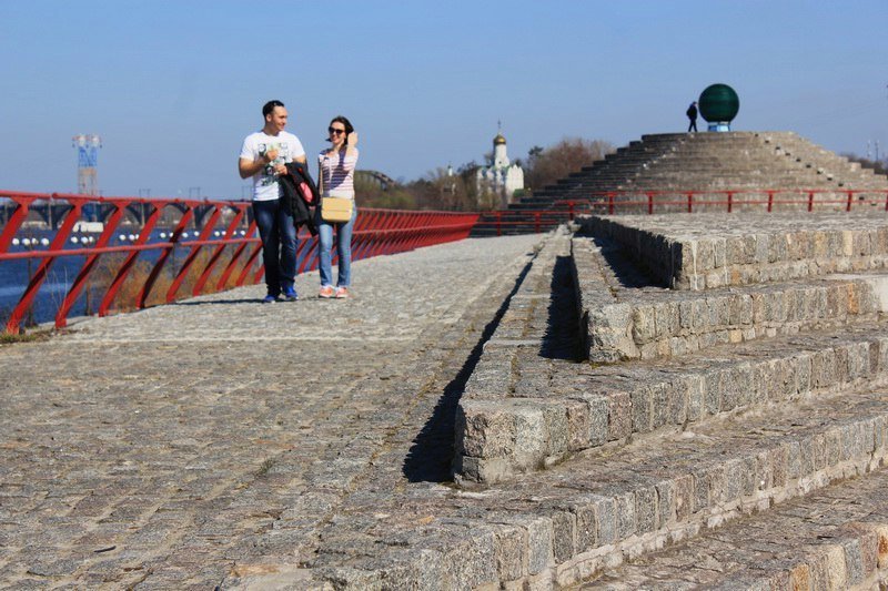 Солнце, птички и люди в футболках: в Днепр пришла настоящая весна 4