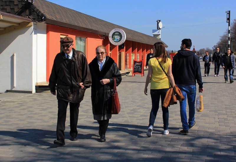 Солнце, птички и люди в футболках: в Днепр пришла настоящая весна 9