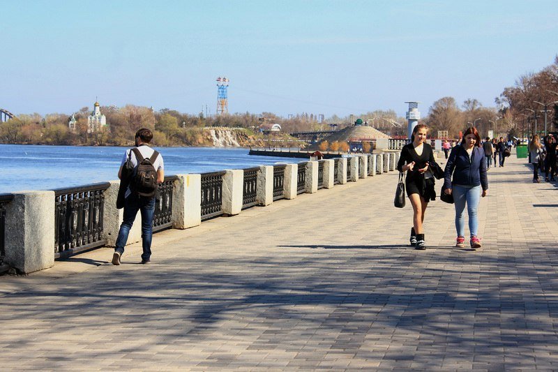 Солнце, птички и люди в футболках: в Днепр пришла настоящая весна 20