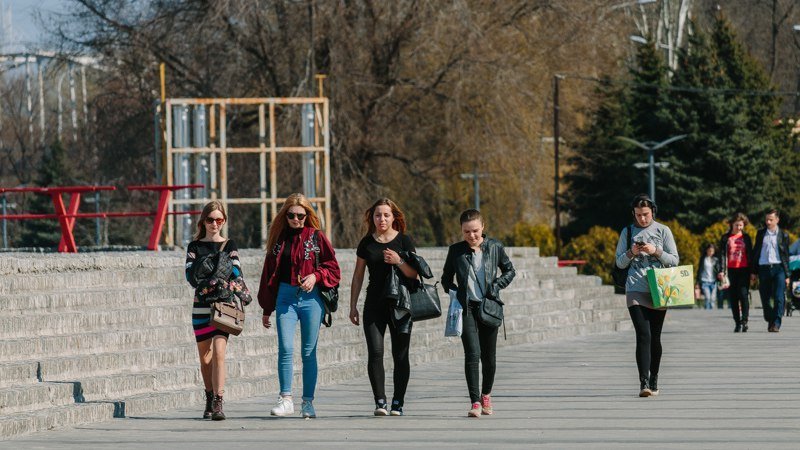 Солнце, птички и люди в футболках: в Днепр пришла настоящая весна 26