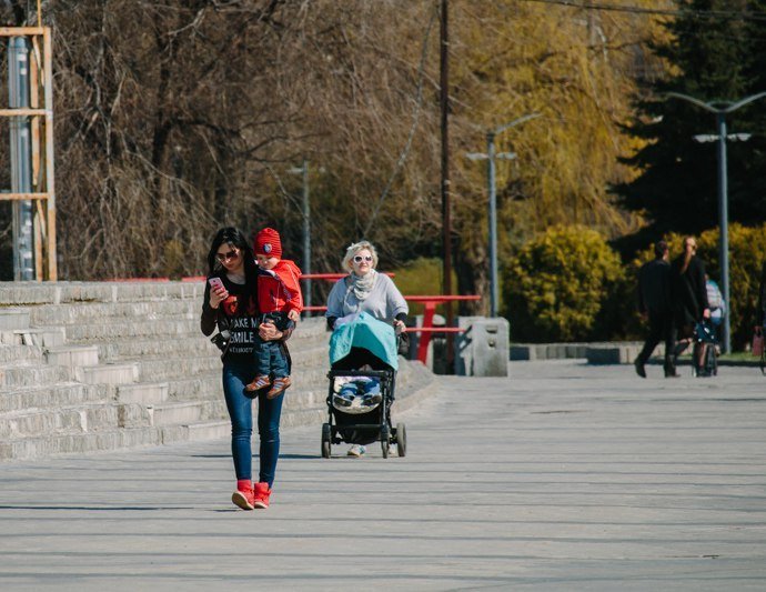 Солнце, птички и люди в футболках: в Днепр пришла настоящая весна 33