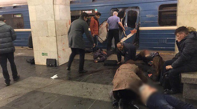 Теракт в метрополитене Питера: десятки погибших и полсотни раненых 10