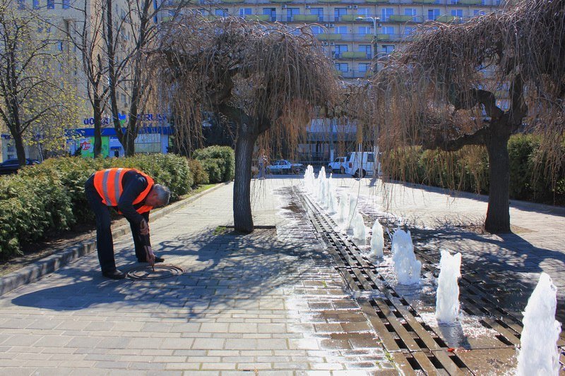 Встречаем весну: в Днепре запустили все городские фонтаны 6