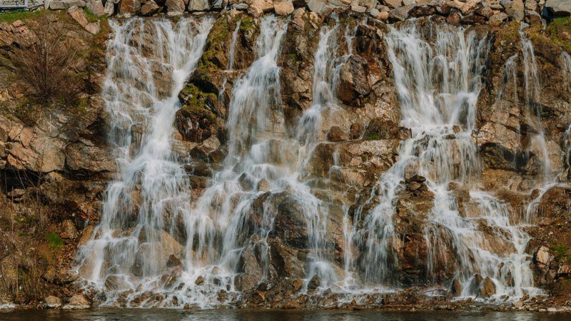Встречаем весну: в Днепре запустили все городские фонтаны 11