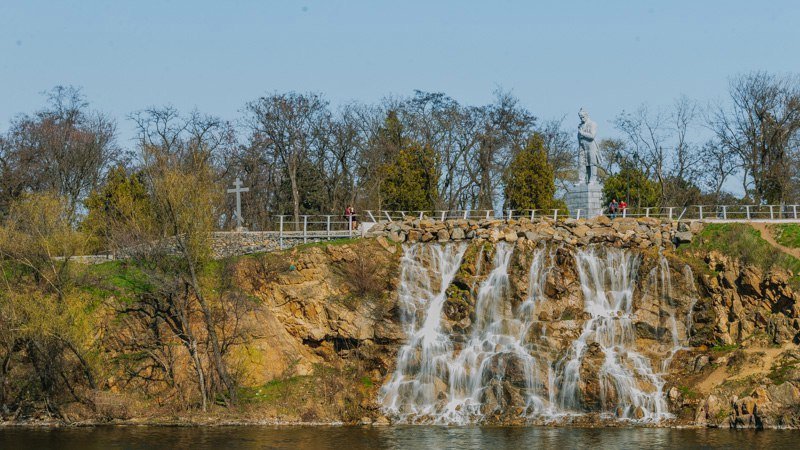 Встречаем весну: в Днепре запустили все городские фонтаны 12
