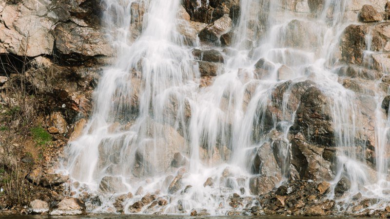 Встречаем весну: в Днепре запустили все городские фонтаны 13