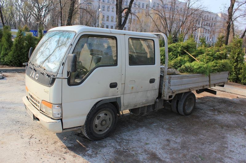 На Аллее памяти возле ОГА посадили 180 туй 3