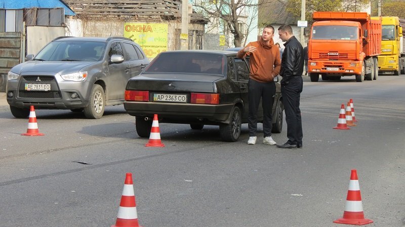 В Днепре возле школы сбили двух девочек: один ребенок в реанимации 11