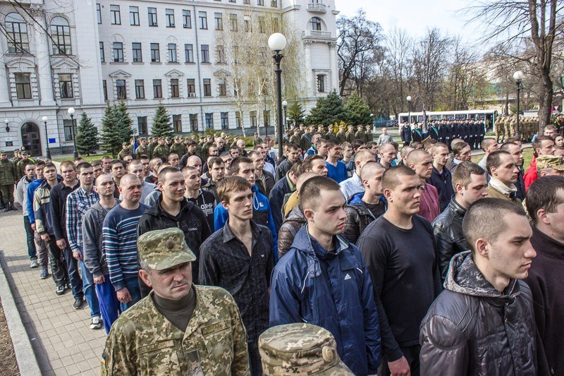 Весенний призыв: в Днепре и области больше тысячи юношей отправились в армию 1