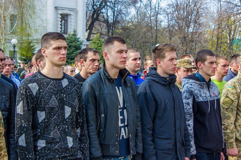 Весенний призыв: в Днепре и области больше тысячи юношей отправились в армию 9
