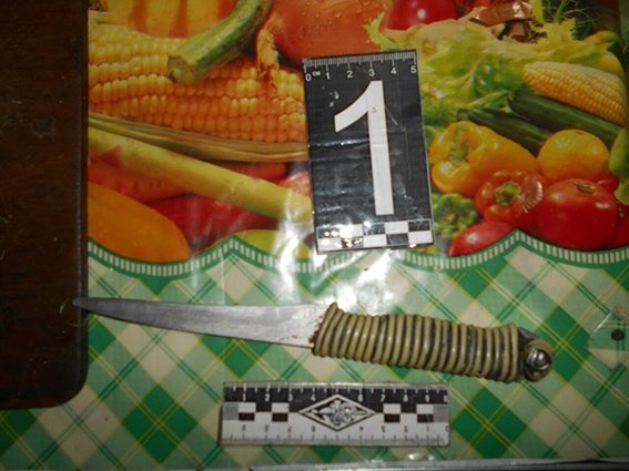 В Днепре пьяный мужчина всадил нож в грудь сожительницы и оставил ее умирать 2