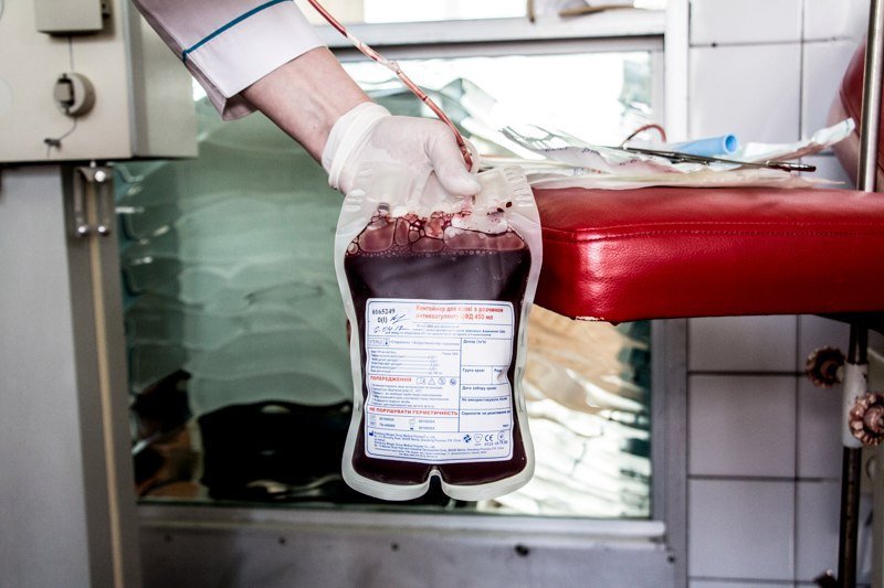 Помощь идет: в Днепре военные сдали кровь для детей Донбасса 10