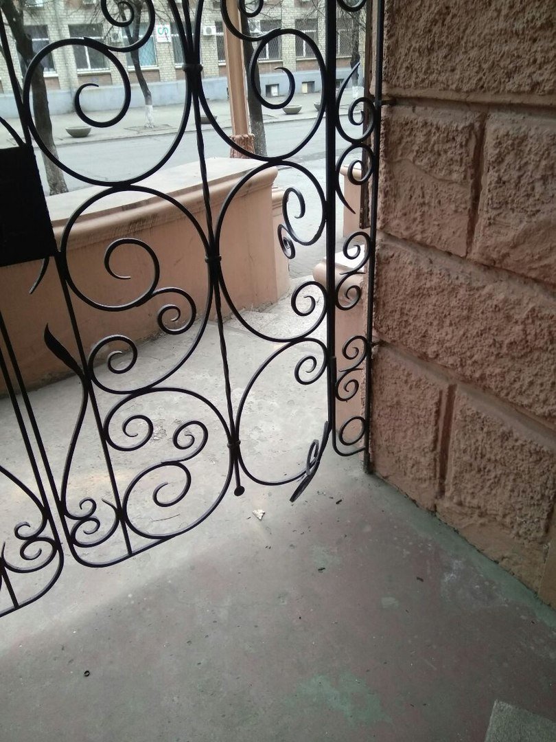 В Днепре воры, ограбившие бар, "вынесли" еще и Vape Shop 2