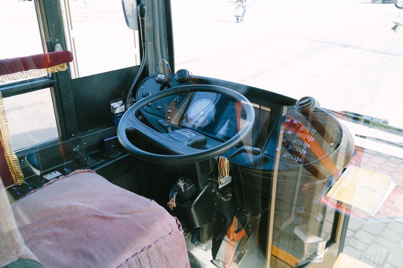 В Днепре заммэра Михаил Лысенко протестировал новый троллейбусный маршрут 5