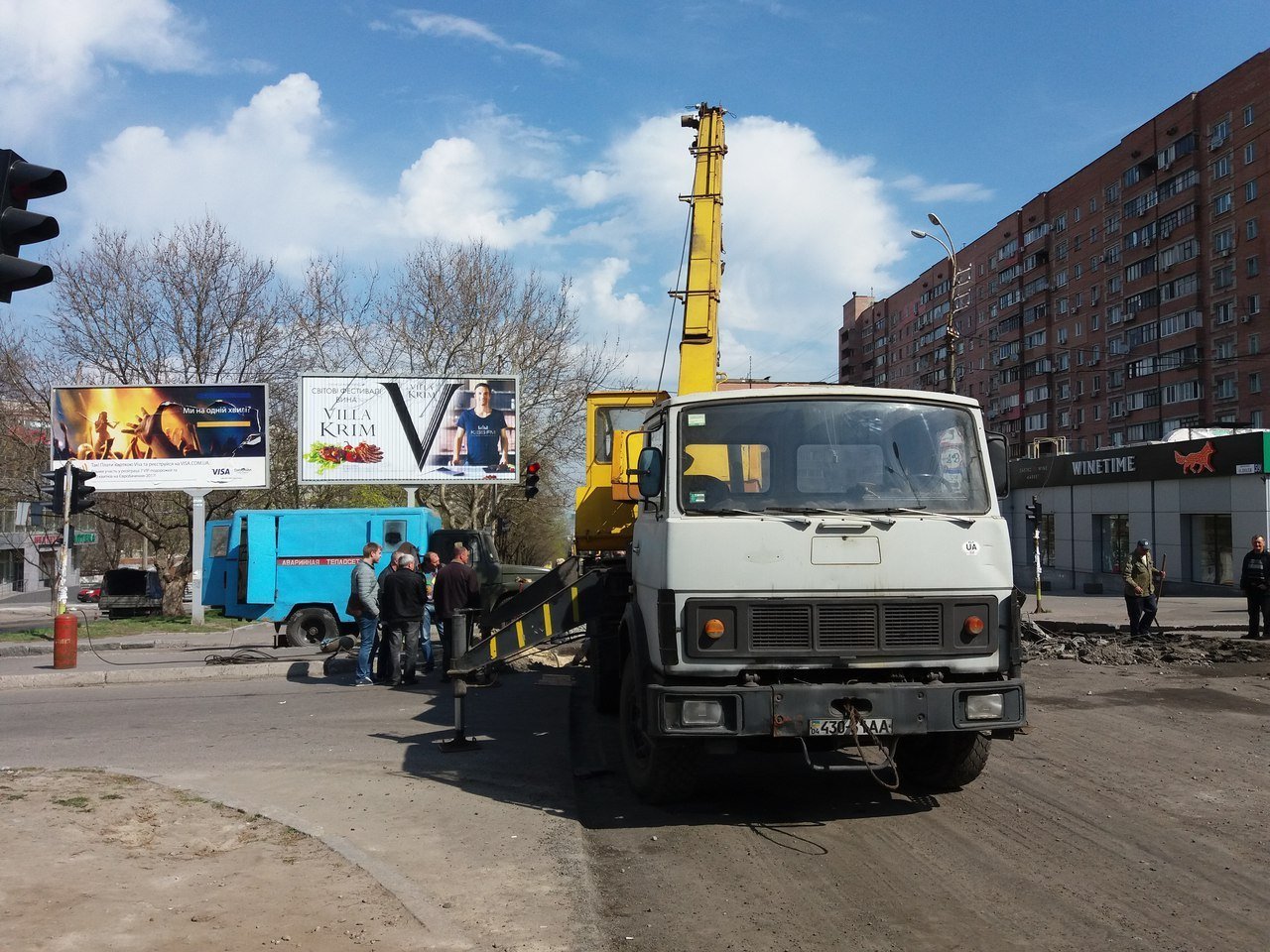 В Днепре взялись за ремонт дороги на проспекте Александра Поля 4