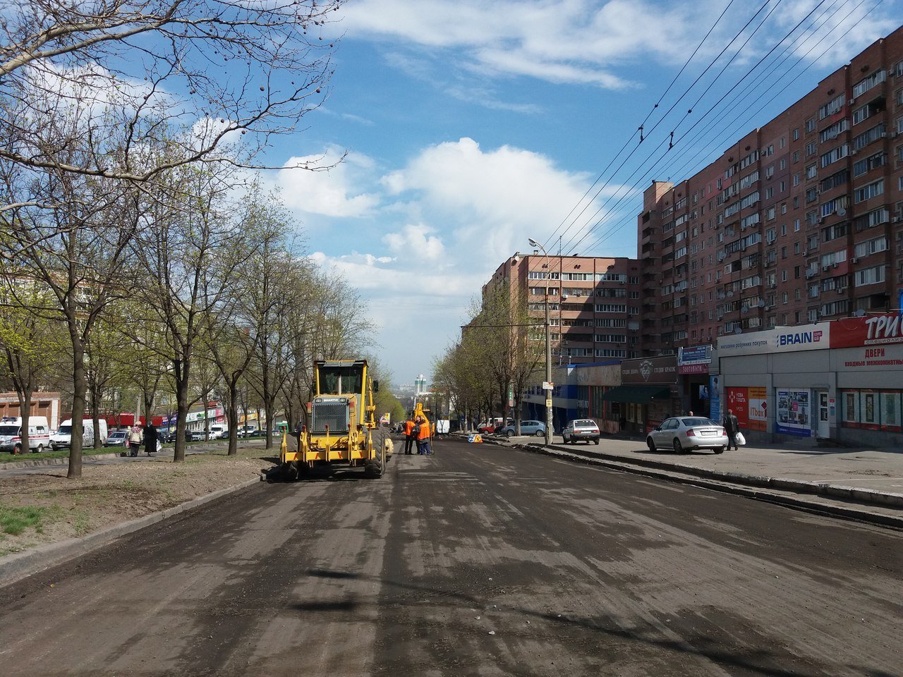 В Днепре взялись за ремонт дороги на проспекте Александра Поля 5