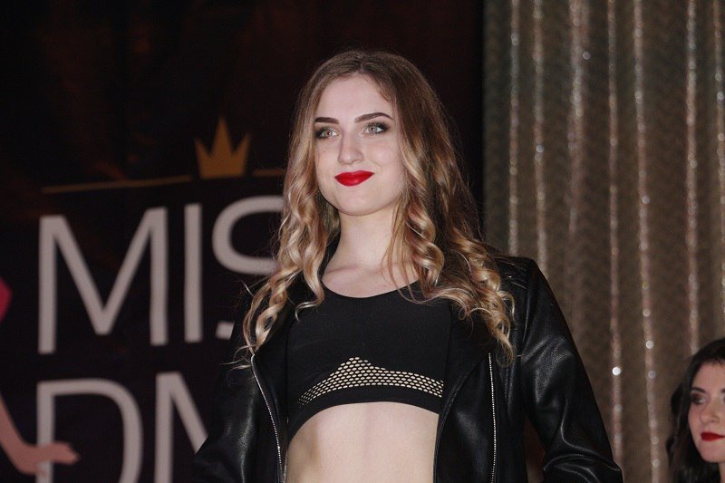 В Днепре выбрали самую красивую студентку Медицинской академии 14