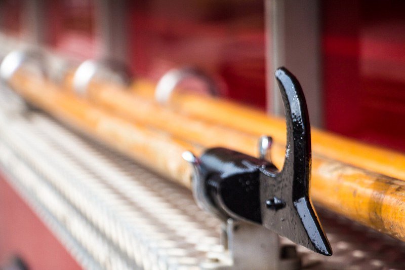 Спасать и охранять: к юбилею пожарной части Днепра открыли мемориал и представили спецтехнику 15