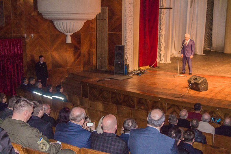 Спасать и охранять: к юбилею пожарной части Днепра открыли мемориал и представили спецтехнику 16