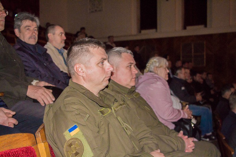 Спасать и охранять: к юбилею пожарной части Днепра открыли мемориал и представили спецтехнику 18