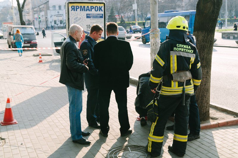 Полиция, пожарные и скорая: что происходило возле Театра оперы и балета 7