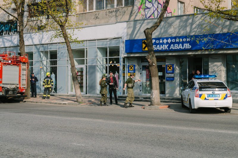 Полиция, пожарные и скорая: что происходило возле Театра оперы и балета 8