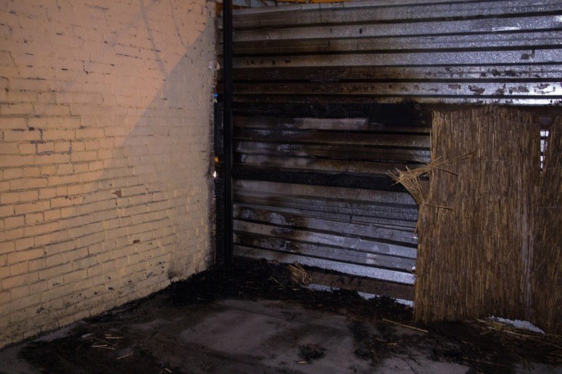 Ночной пожар на проспекте Поля: неизвестные подожгли кафе 4