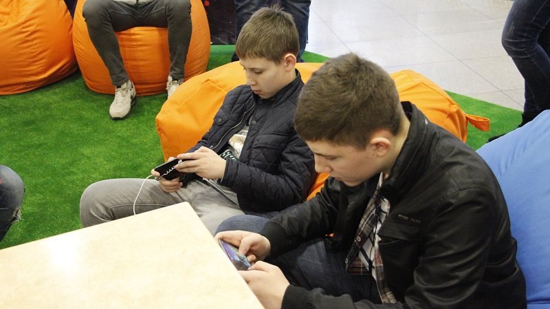 Роботы, гироскутеры и квадрокоптеры: в Днепре проходит фестиваль мобильного гейминга 28