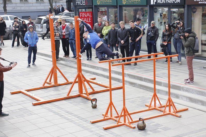 В центре Днепра прошли соревнования по Street Workout 10