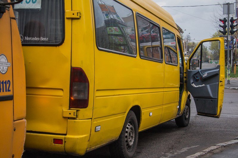 На проспекте Поля столкнулись две маршрутки 2