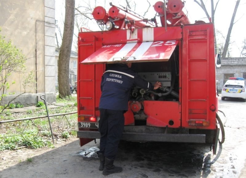 Пожар в Днепре: спасатели доставали ребенка из горящей квартиры 1