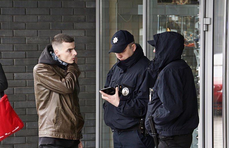 Посреди улицы возле Мост-сити умер гражданин Камеруна 4