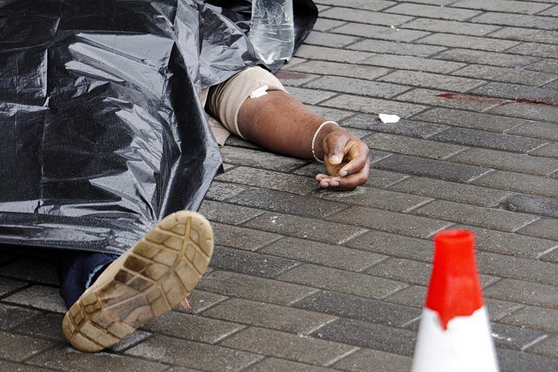 Посреди улицы возле Мост-сити умер гражданин Камеруна 6