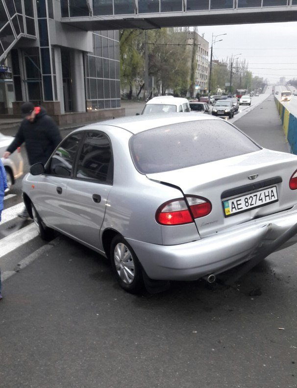 ДТП на Слобожанском проспекте: девушка на Lanos чуть не сбила ребенка 1