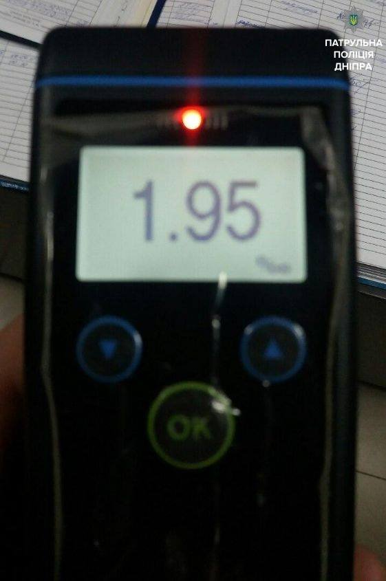 NFS по-днепровски: погоня по Новому мосту, пьяный на Mercedes и разбитое авто полиции 3