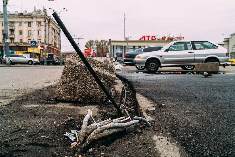 На стоянке возле ж/д вокзала начали устанавливать паркоматы 9