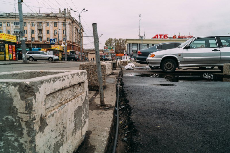 На стоянке возле ж/д вокзала начали устанавливать паркоматы 10