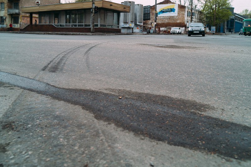 На проспекте Нигояна перевернулся грузовик: у автомобиля отказали тормоза 7