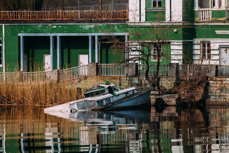Заброшенные и забытые: как выглядят корабли-"призраки" в Днепре 6