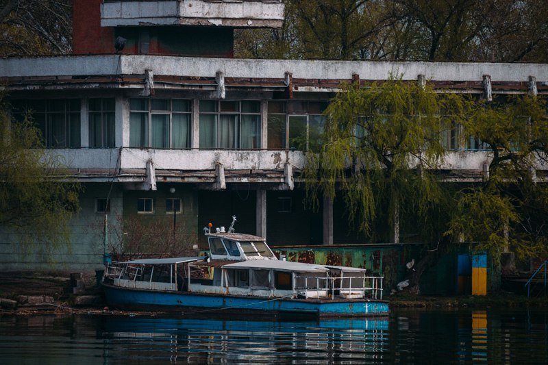 Заброшенные и забытые: как выглядят корабли-"призраки" в Днепре 7