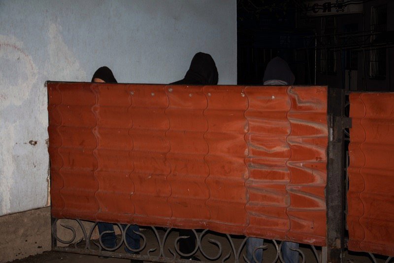 Люди с оружием, полиция и скорая: что происходит на Березинском рынке 2