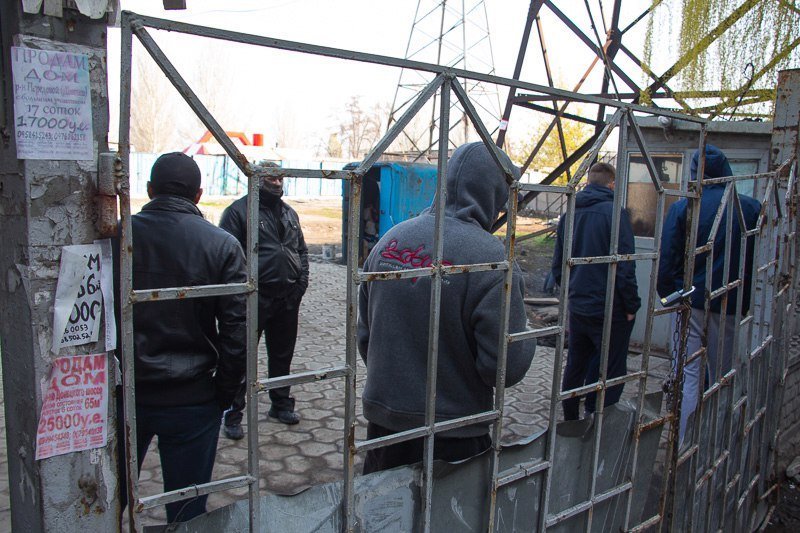 Баррикады и люди в балаклавах: что на самом деле произошло на Березинском рынке 3