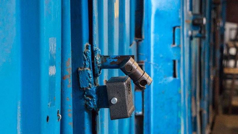 Баррикады и люди в балаклавах: что на самом деле произошло на Березинском рынке 4