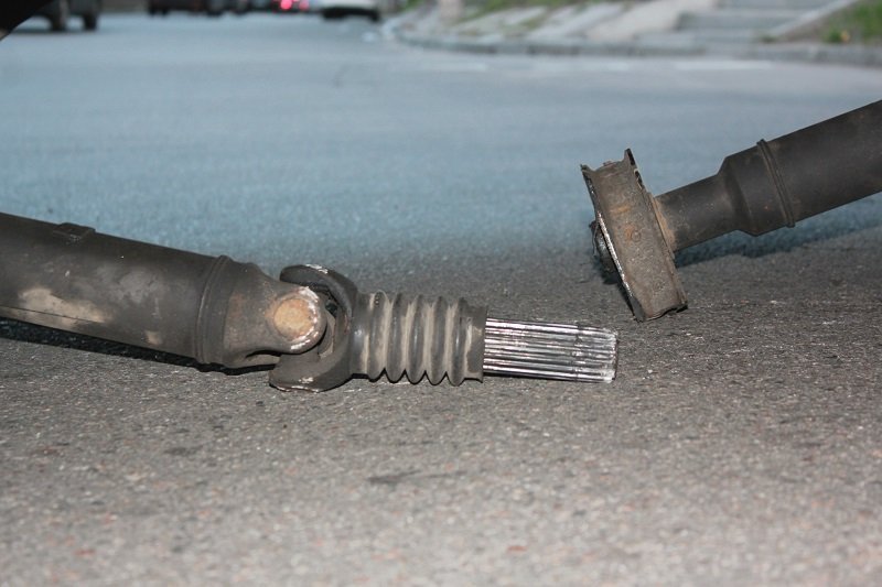 В Днепре у маршрутки оторвалась запчасть во время поездки: образовалась пробка 3