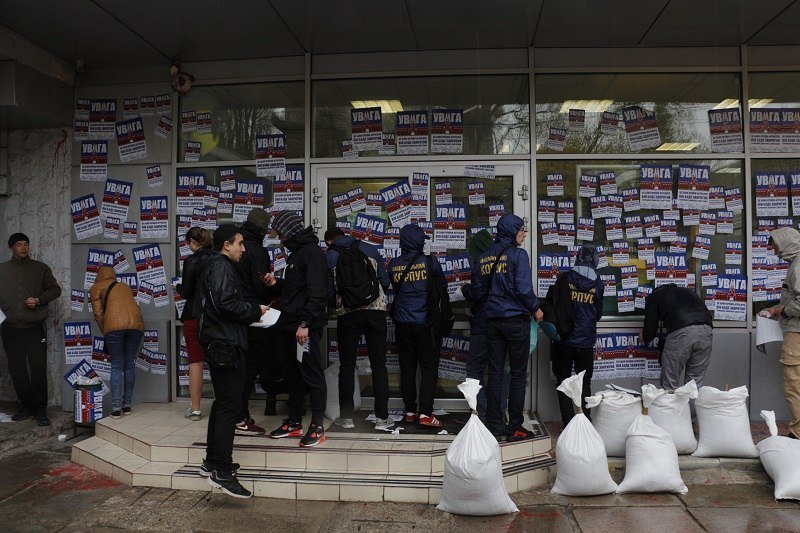 В Днепре снова заблокировали Сбербанк 3