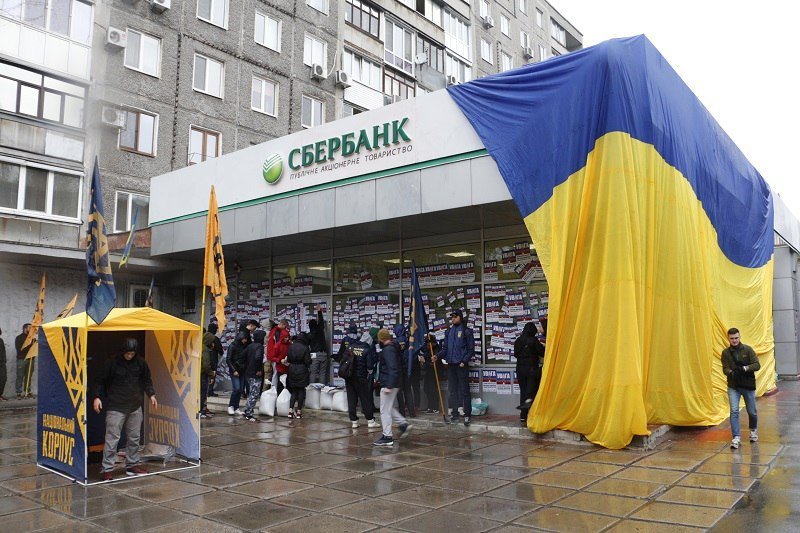 В Днепре снова заблокировали Сбербанк 7